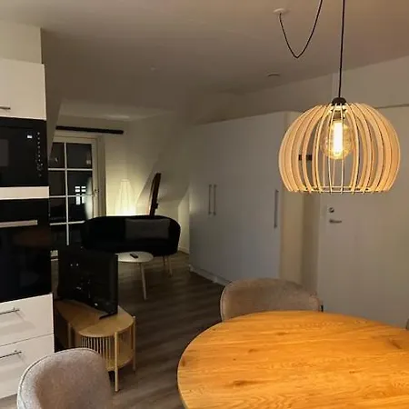 Apartment 11f 2 Th *